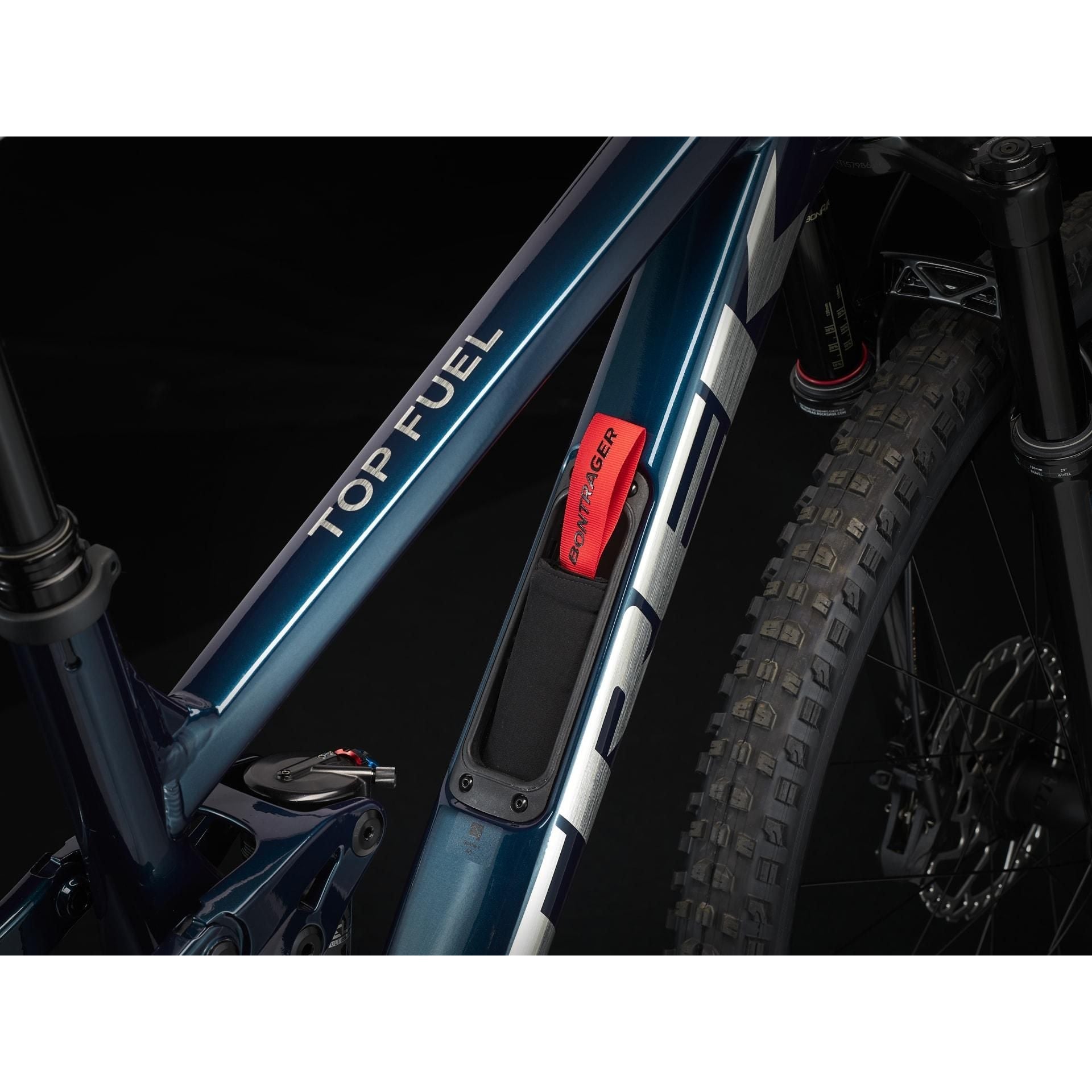 Trek Top Fuel 8 – täysjousitettu maastopyörä, 120 mm