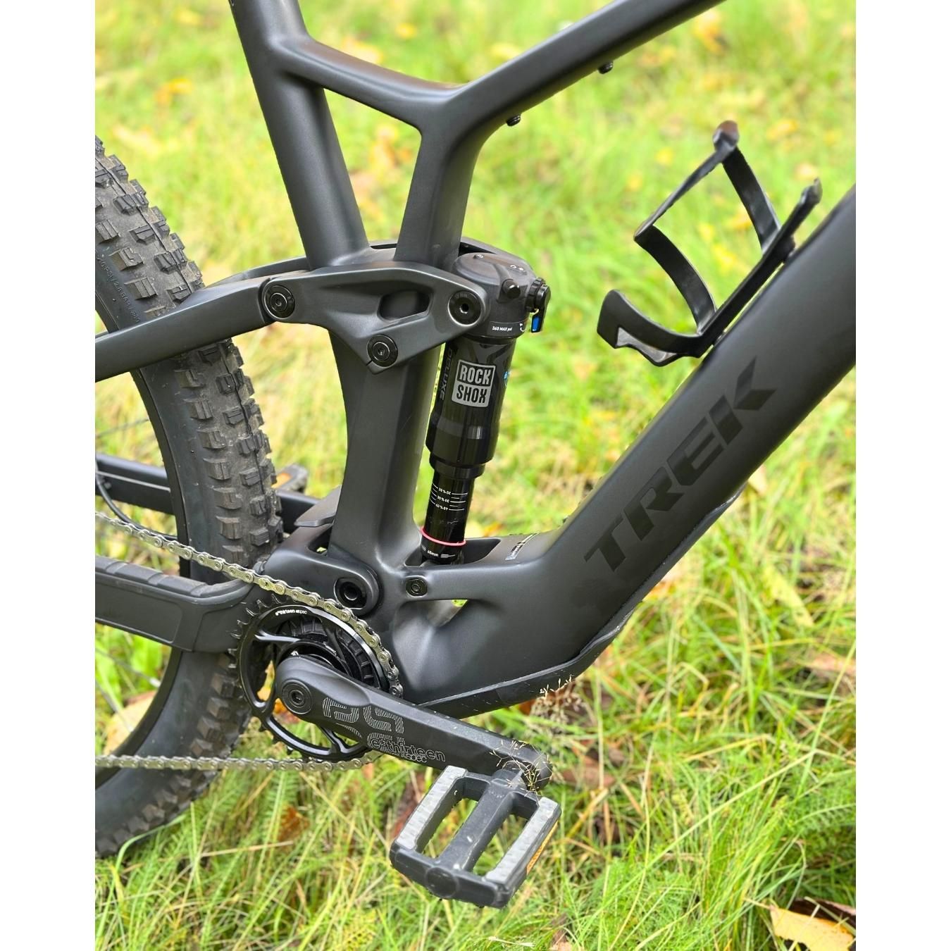 Trek Fuel EXe 9.5 – Täysjousitettu eMTB, 50 Nm, 150 mm etujousitus