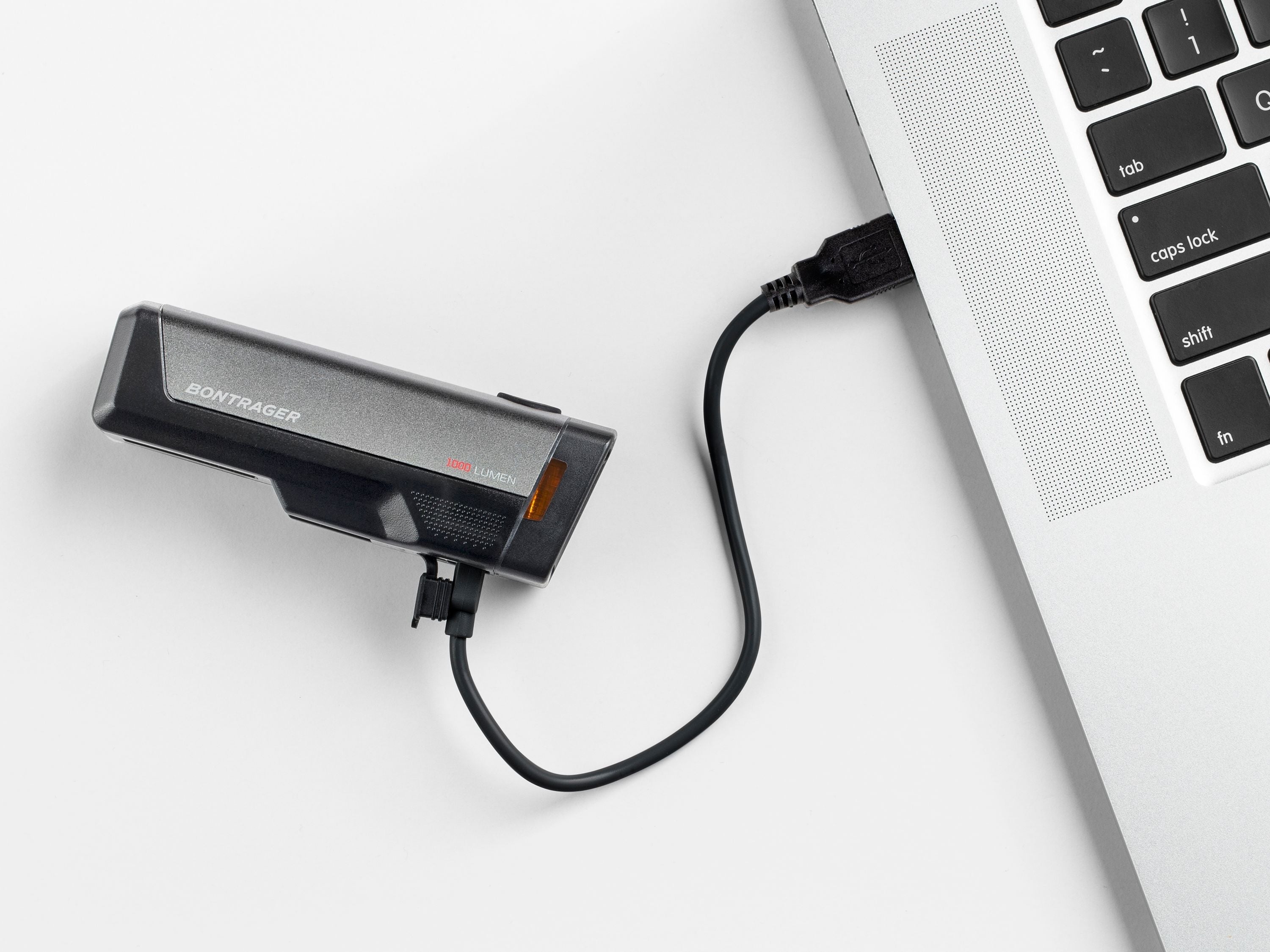 Bontrager Etuvalo Ion Elite R – USB-ladattava etuvalo pyöräilyyn