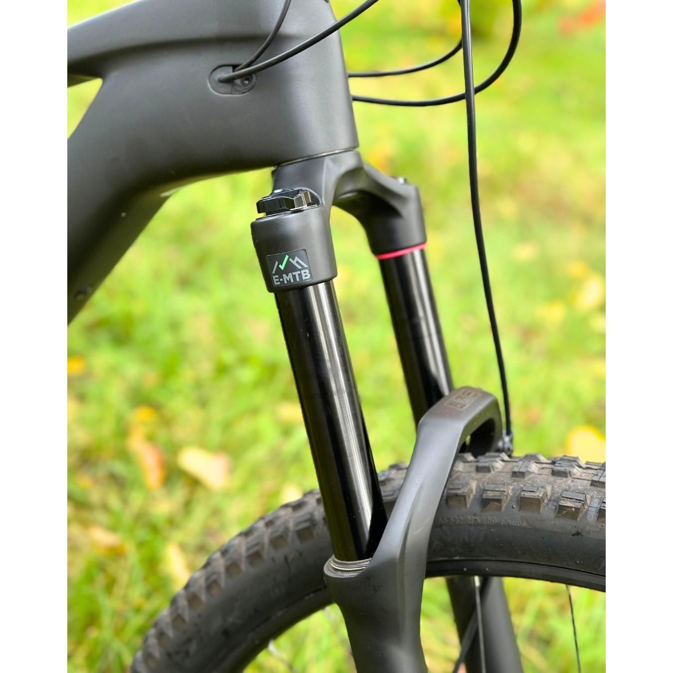 Trek Fuel EXe 9.5 – Täysjousitettu eMTB, 50 Nm, 150 mm etujousitus