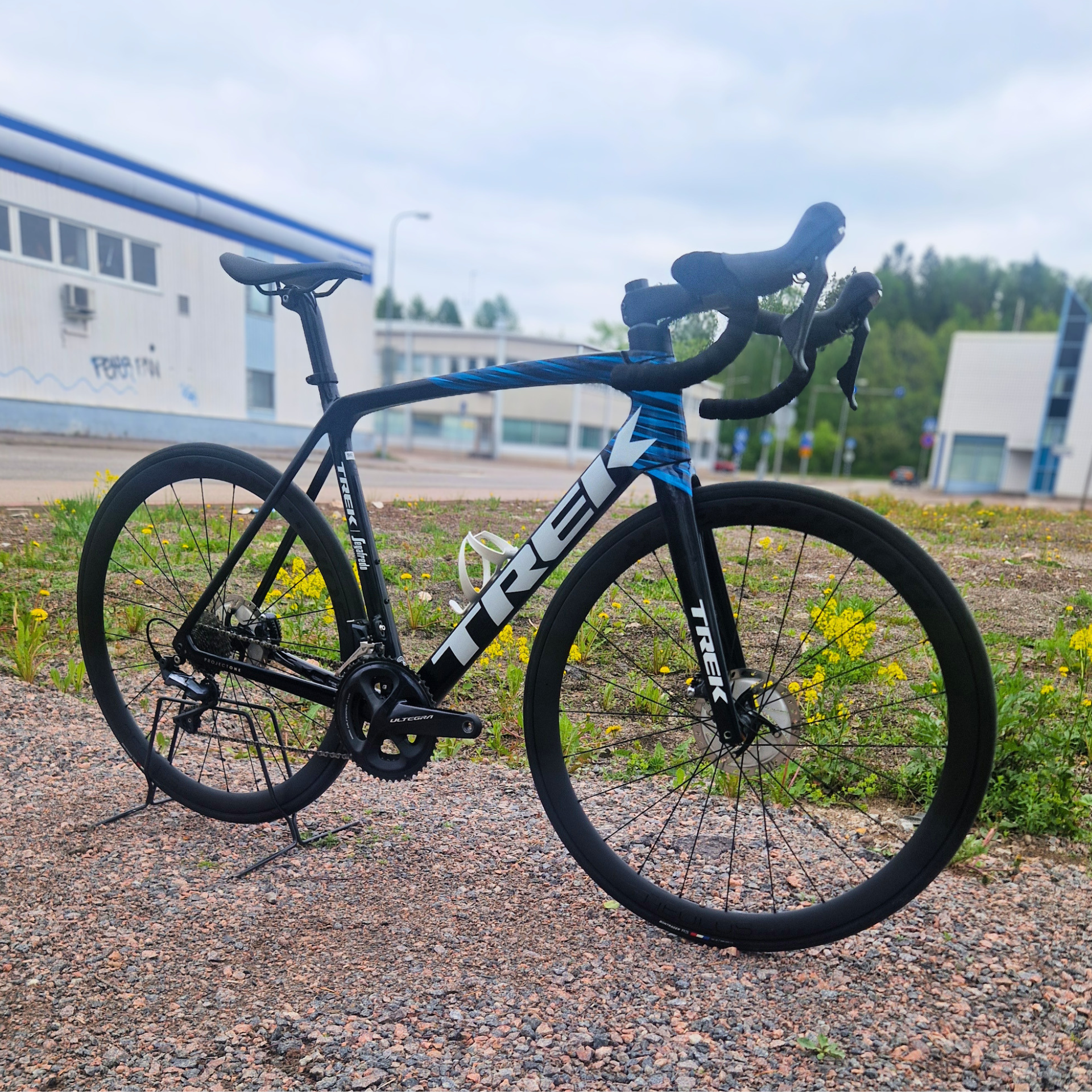 Trek Émonda SLR 6 – maantiepyörä, Ultegra, 700-sarjan OCLV-hiilikuitu
