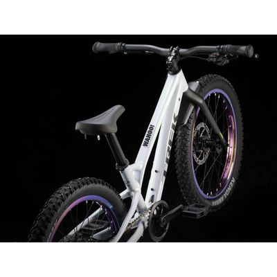 Trek Wahoo Trail lasten pyörä 20 valkoinen yläviistosta