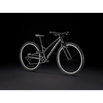 Trek Wahoo lasten pyörä 26 musta kuvattuna etuviistosta